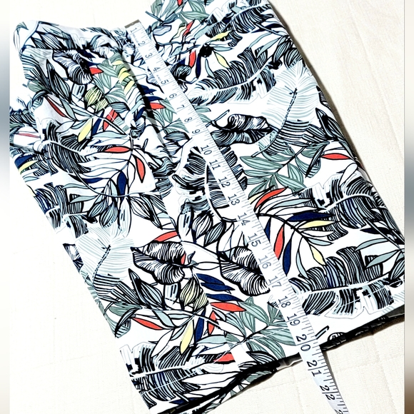 Tommy Hilfiger Tropical Hawaiian Leaf Print Chino Shorts - Picture 10 of 12